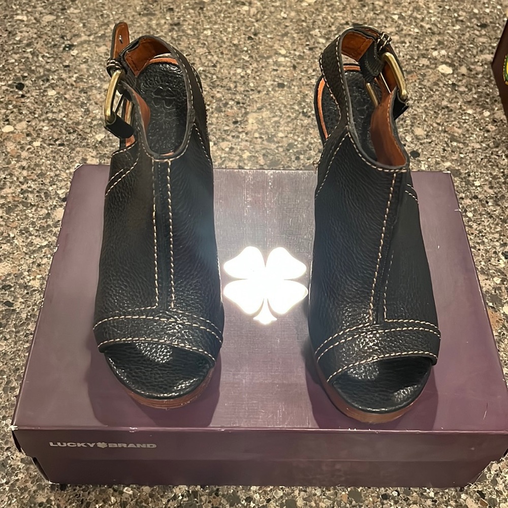Lucky Brand platform open toe Black leather sandals
